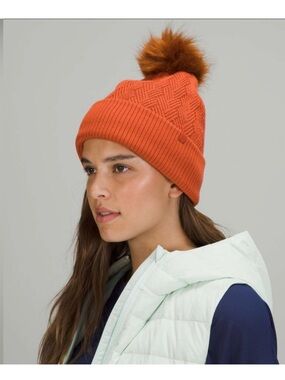 lululemon athletica Chevron knit pom-pom beanie